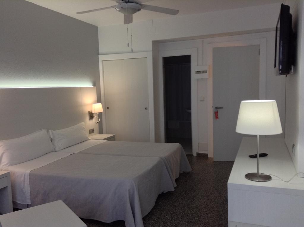 Hostal Pitiusa مدينة إيبيزا الغرفة الصورة